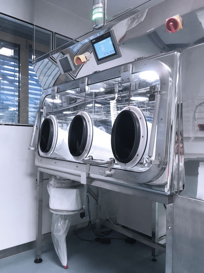 TIMOTEC s.r.o. - Isolator für die Arbeit mit gefährlichen Materialien