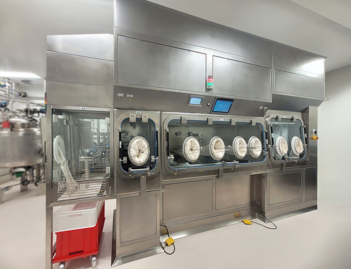 TIMOTEC s.r.o. - Isolator für aseptische Abfüllung