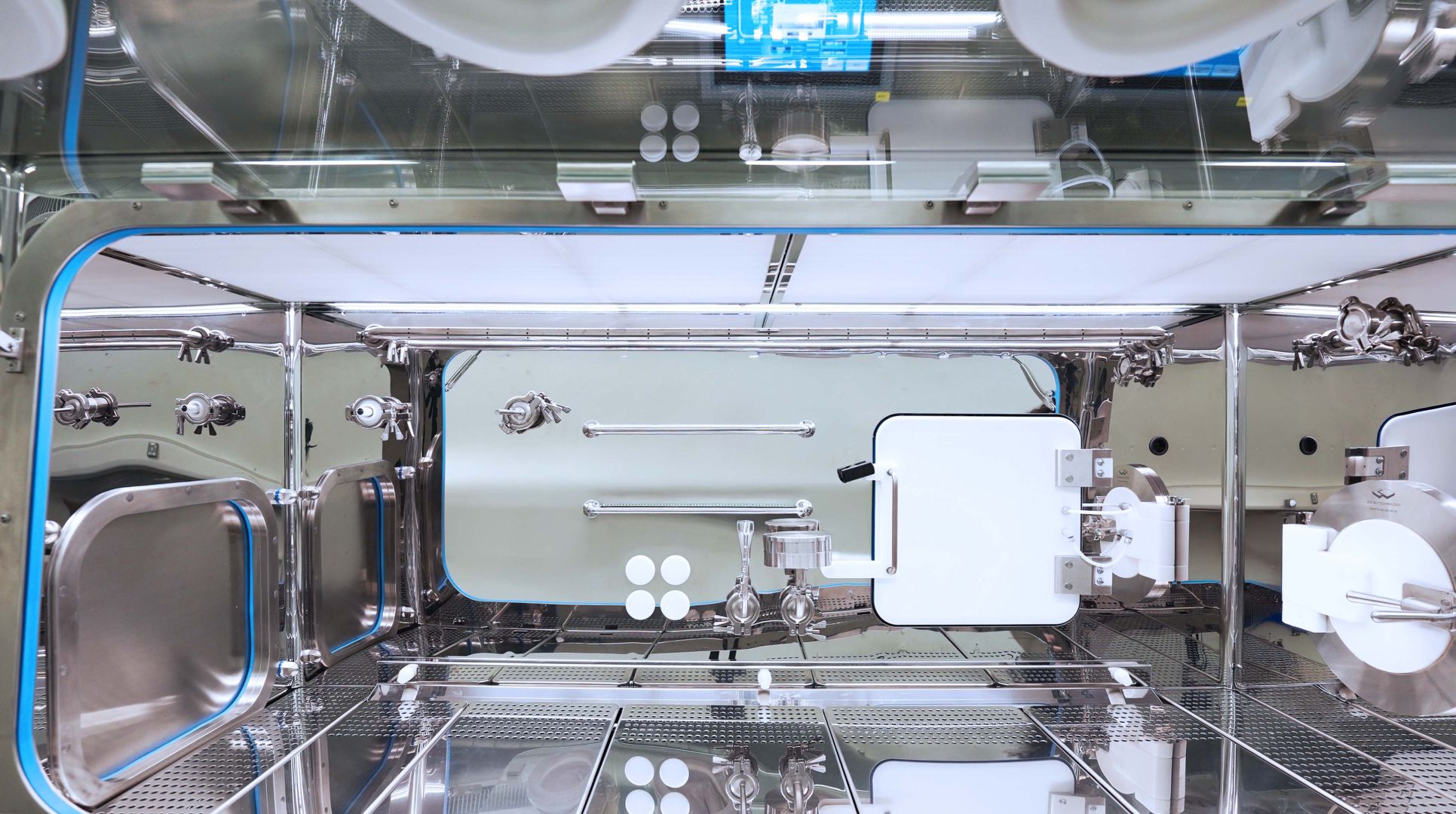 Isolator mit integriertem Inkubator
